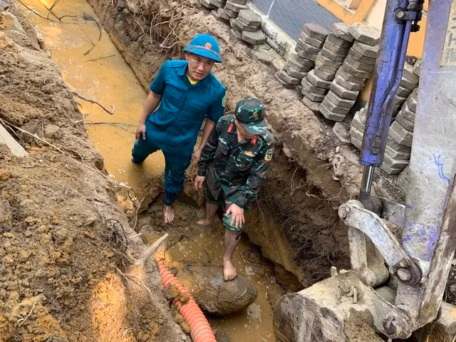 Phát hiện quả bom “khủng” giữa lòng thành phố Vinh Phat hien qua bom “khung” giua long thanh pho Vinh