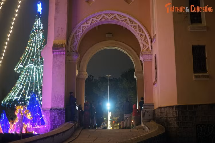 Khong khi giang sinh o nha tho co noi tieng nhat Da Lat-Hinh-10