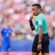 Trọng tài World Cup Omar Artan bị chặn tại Mỹ vì vấn đề nhập cảnh