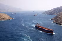 Iran thu phí tàu qua eo Hormuz, ước tính thu 70-80 tỷ USD mỗi năm