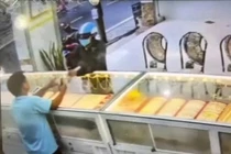 Bắt kẻ giả vờ mua vàng rồi cướp giật, bỏ chạy
