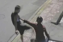 Thanh niên vô cớ bị người đàn ông đánh vì tưởng chụp hình