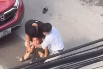 2 cha con đánh người chảy máu, hỏi ' biết tao là ai không'
