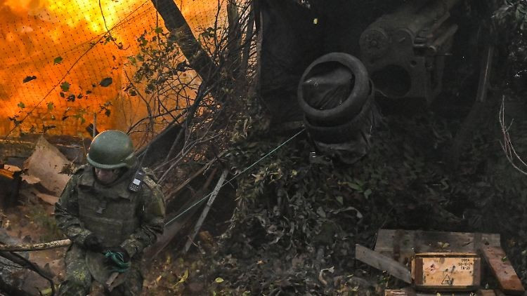 Snegirev ក៏បាននិយាយអំពីស្ថានភាពនៅ Mirnohrad ជាកន្លែងដែលក្រុមវាយប្រហារតូចៗនៃអង្គភាពវាយប្រហាររបស់ RFAF កំពុងប្រមូលផ្តុំនៅជិត Mine 5/6 ។ លោក Snegirev បានបន្ថែមថា ព័ត៌មានអំពី Myrnohrad គឺខុសគ្នាខ្លាំង អ្នកខ្លះបញ្ជាក់អំពីវត្តមានរបស់កងកម្លាំងរុស្ស៊ី អ្នកខ្លះទៀតបដិសេធ។ 11.jpg