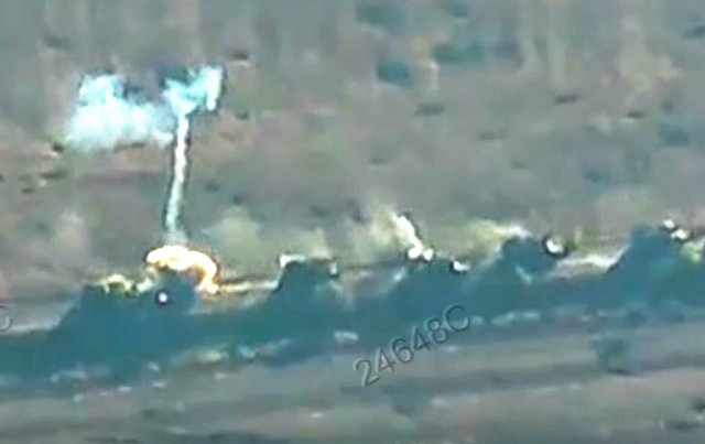 O canal ucraniano Deep State afirmou que as Forças Armadas da Ucrânia (AFU) repeliram mais uma vez o ataque, destruindo dois tanques e 12 veículos blindados, além de matar vários soldados da infantaria russa. Existem diversos vídeos relacionados, filmados por drones ucranianos e divulgados na internet. 2.jpg