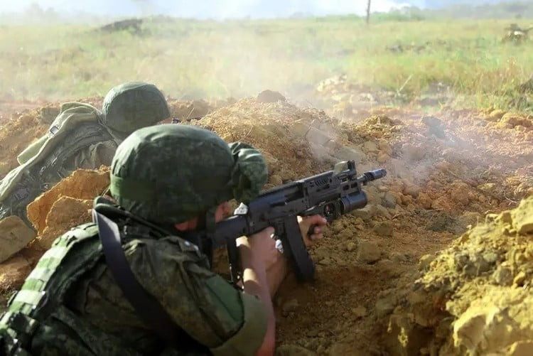 A este ritmo, los rusos podrían cortar rápidamente la retirada del ejército ucraniano del cerco de Pokrovsk-Myrnohrad. La captura de Rodinske atraparía eficazmente a los defensores ucranianos tanto en el área metropolitana de Pokrovsk como en la zona minera de Myrnohrad. 11-6660.jpg