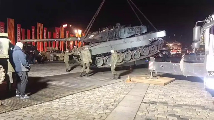 According to information from war correspondents, Russian technical repair units are currently dismantling dozens of tanks captured from the Ukrainian army (both Soviet and Western-made), some of which are being restored, others are being scrapped, or for spare parts. 7.jpg