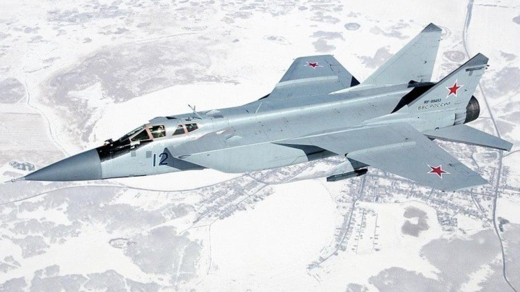Immédiatement, l'armée de l'air de l'OTAN a mobilisé trois types d'avions de combat dans la zone maritime concernée : le chasseur furtif F-35A de l'armée de l'air italienne, le chasseur JAS-39CD Gripen de l'armée de l'air suédoise et le Typhoon de l'armée de l'air allemande. 4-1575.jpg