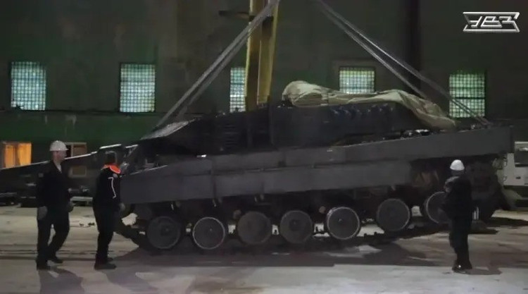It is too early to talk about a full-scale withdrawal of the Ukrainian army (AFU) front; but their defenses are collapsing in some areas, with irreparable losses. The retreating Ukrainian soldiers are forced to abandon their armored vehicles, including Western-made ones. 1.jpg