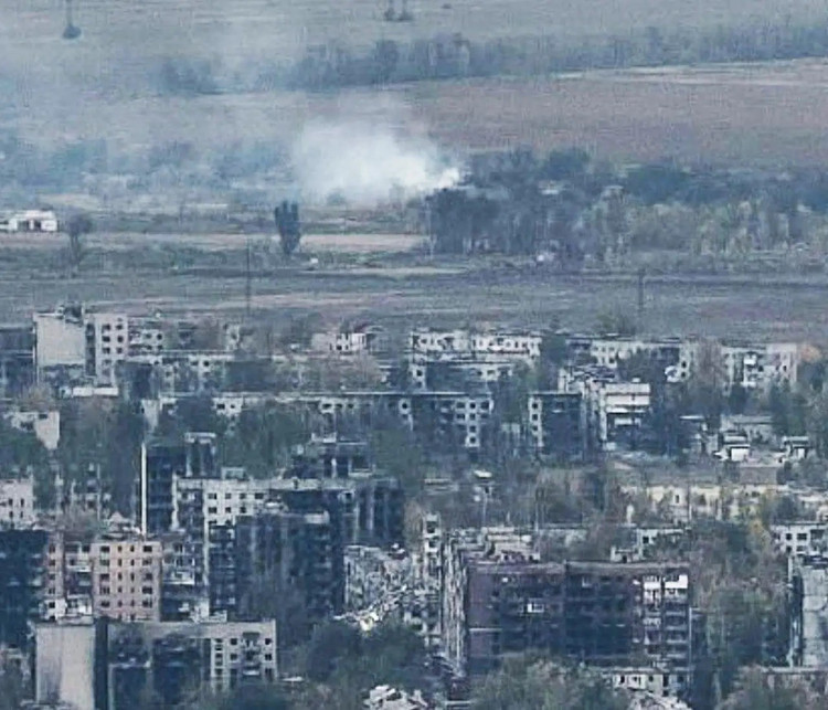 ក្រសួងការពារជាតិរុស្ស៊ីបានបង្ហើបថា ទាហានអ៊ុយក្រែនជាង 5,000 នាក់កំពុងឡោមព័ទ្ធនៅតំបន់ Pokrovsk និង Myrnohrad ។ យោងតាមការវិភាគព័ត៌មានដ៏ទូលំទូលាយ កងពលតូចប្រយុទ្ធចំនួន 4 នៃកងទ័ព AFU ទី 7 នៅតែស្ថិតនៅក្នុងការឡោមព័ទ្ធ Pokrovsk ប៉ុន្តែចំនួនពិតប្រាកដមិនត្រូវបានដឹងនោះទេ។ 18.jpg