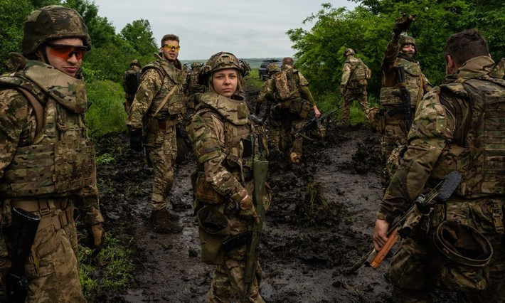 Mientras tanto, la RFAF aprovechó los movimientos de tropas de las Fuerzas Armadas de Ucrania (FAU), desplazando la línea del frente hacia el oeste, especialmente en la zona oriental de las provincias de Dnipropetrovsk y Zaporizhia. Las unidades de las FAU sufrieron pérdidas significativas de personal y equipo. (Fuente de la foto: Military Review, Ukrinform, Readovka). 17.jpg