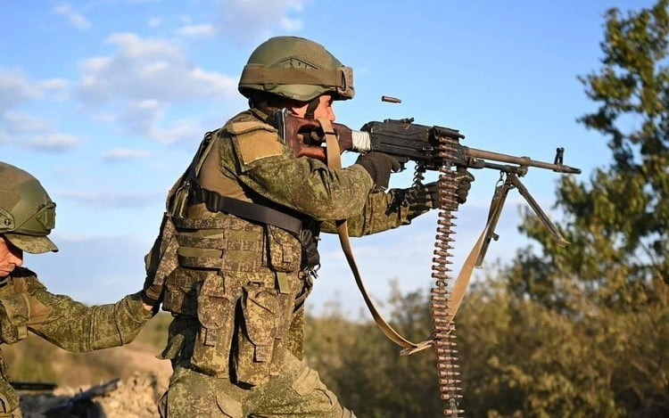 Sin embargo, la parte ucraniana parece haber ignorado el ultimátum de Moscú, que exigía que las Fuerzas Armadas de Ucrania se retiraran completamente de las áreas urbanas de Pokrovsk y Myrnohrad antes del lunes 27 de octubre. Mientras tanto, la situación en la región de Pokrovsk sigue siendo una de las zonas más tensas de todo el campo de batalla ucraniano. 2.jpg