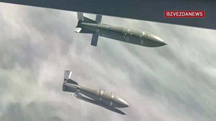 Por el contrario, la grave escasez del sistema de defensa aérea ucraniano también ha incrementado indirectamente la eficacia de los ataques aéreos rusos. Actualmente, en el campo de batalla, las fuerzas terrestres ucranianas han tenido que apretar los dientes y aguantar la batalla; mientras tanto, esta nueva bomba rusa ha atacado profundamente la zona portuaria ucraniana de Odessa. 5-9486.jpg