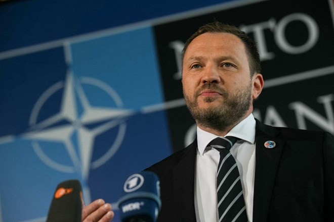 Après l'apparition des avions de combat russes, l'OTAN a immédiatement activé le système Eastern Sentinel, une force mixte d'avions de combat et de destroyers de défense aérienne dans la zone de défense entre l'Arctique et la mer Noire, chargée de se défendre contre les drones à longue portée et les potentiels missiles russes. 3-1359.jpg