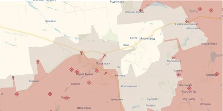 ទោះបីជាយ៉ាងណាក៏ដោយ នៅលើផែនទីសង្រ្គាមនៃប៉ុស្តិ៍រដ្ឋជ្រៅ ដែលត្រូវបានភ្ជាប់យ៉ាងជិតស្និទ្ធជាមួយនាយកចម្បងនៃស៊ើបការណ៍យោធាអ៊ុយក្រែន (GRU) តំបន់សង្រ្គាម Pokrovsk ទាំងមូលលេចឡើងជាតំបន់ពណ៌ប្រផេះ មិនត្រូវបានគ្រប់គ្រងដោយភាគីណាមួយទេ ហើយ Myrnohrad ត្រូវបានចាត់ទុកថាជាផ្នែកមួយហ៊ុំព័ទ្ធ។ 7.jpg