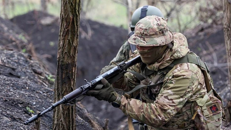 Volgens het kanaal Military Summary zouden de Oekraïense troepen, aanvankelijk in kleine groepen opererend, zich ten noordwesten van de stad hebben verzameld om de belegering te doorbreken. Ze verwachtten echter geen mijnenveld tegen te komen toen ze probeerden door te breken richting het dorp Gryshyne. 10.jpg