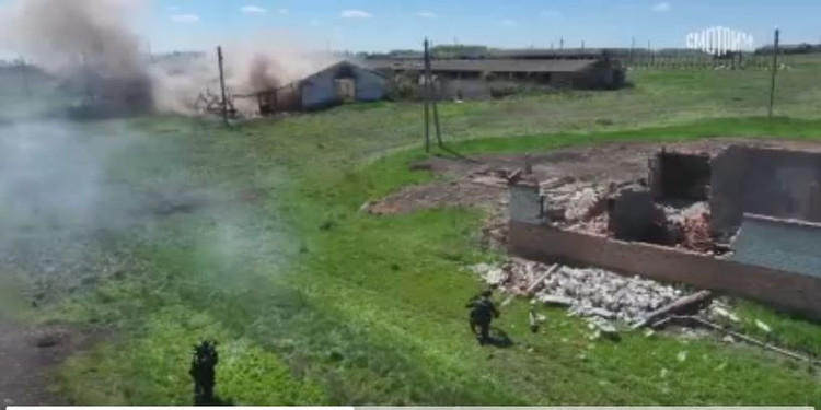 ສັງລວມບົດສະຫຼຸບການສູ້ຮົບຂອງກອງພົນທີ 94 ໄດ້ສໍາເລັດໂດຍໄວ ແລະ ໄດ້ເຜີຍແຜ່ໃຫ້ທຸກຊັ້ນຄົນຈາກກອງຮ້ອຍເຖິງກອງພົນ, ເຊິ່ງຊ່ວຍໃຫ້ພວກເຂົາປັບປຸງຍຸດທະວິທີຢ່າງໄວ. ແລະບົດສະຫຼຸບດັ່ງກ່າວຈະກາຍເປັນຈຳນວນຫຼາຍແລະສົມບູນຂຶ້ນຕື່ມອີກຫຼັງຈາກການຖອນຕົວອອກໄປເກົາຫຼີເໜືອ. ສິ່ງທີ່ພວກເຮົາຮູ້ໃນປັດຈຸບັນແມ່ນພຽງແຕ່ສ່ວນນ້ອຍ. (ແຫຼ່ງຮູບ: KCNA, TASS, Ukrinform). 22.jpg