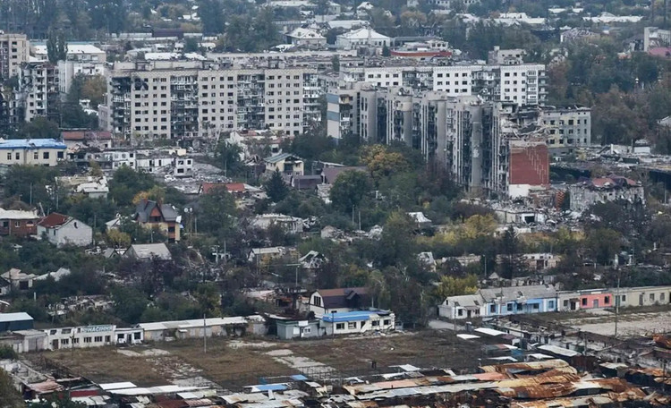 RVvonekorチャンネルは、ロシア連邦空軍中央作戦集団の部隊が、ミルノフラード市街地東部のカザツコエ集落を制圧するための作戦を積極的に遂行し、コザツケをロシア軍がミルノグラード市街地東部に進入し、そこから市中心部に侵入するための橋頭堡としたことを確認した。 5.jpg