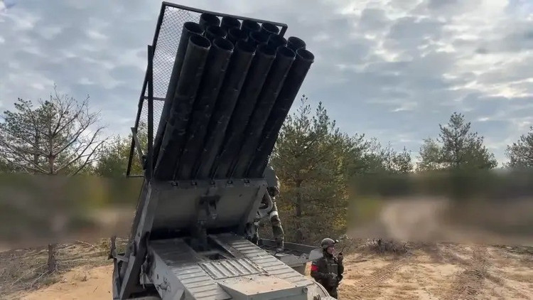 一方、ロシア軍は、ウクライナ軍が部分的に包囲されていたロジンスコエ町の北方で突破作戦を継続した。ロシア空軍中央軍集団による14kmの戦線に沿ったこれらの同時作戦は、ポクロフスク線の東側を防衛するウクライナ軍に同時に圧力をかけた。 8.jpg