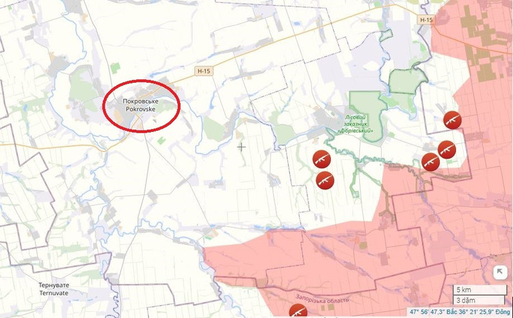 Enquanto isso, a RFAF continuava avançando para a região de Dnipropetrovsk, aproximando-se gradualmente de Pokrovskoe. A aproximação da RFAF à rodovia entre Pokrovskoe e Huliaipole ameaçaria as duas principais áreas de defesa da AFU ali. Ciente disso, o Estado-Maior da AFU concentrava suas forças ali, tentando impedir que os russos avançassem em direção à região de Dnipropetrovsk. 9-9065.jpg