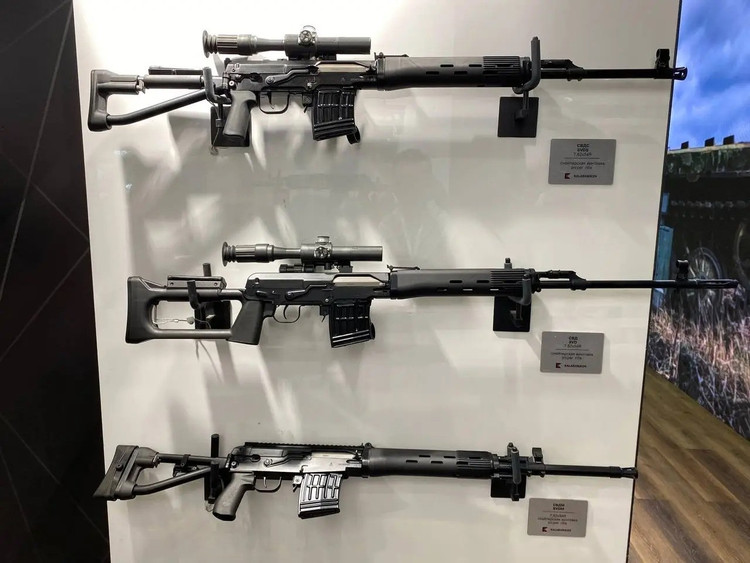 Tetapi mari kita kembali kepada senjata penembak tepat, dengan topik utama ialah senapang sniper SVD atau senapang penembak tepat untuk unit infantri; apabila kini terdapat banyak pendapat tentera di medan perang, mencadangkan secara beransur-ansur meninggalkan senapang separa automatik pertempuran jarak dekat SVD Dragunov dan model penembak tepat yang serupa. 5.jpg