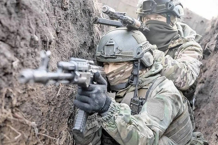 Os ataques simultâneos das Forças Armadas Reais da Ucrânia (RFAF) na frente e na retaguarda fizeram com que o potencial de combate geral da Ucrânia continuasse a diminuir, a eficácia de combate das RFAF na frente de batalha caiu, o abastecimento tornou-se difícil e a iniciativa estratégica neste inverno passou completamente para as mãos de Moscou. (Fonte da foto: Military Review, Sina, Ukrinform). 16.jpg