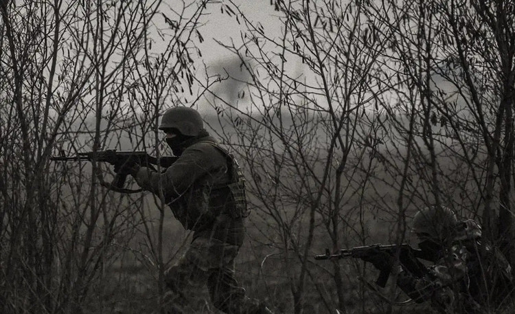 ការកត់សម្គាល់ជាពិសេសគឺការដកកងពលតូចមេកានិចទី 32 (ដែលមិនការពារទីក្រុង) ។ កងពលតូចនេះបានធ្វើការសម្រេចចិត្តដើម្បីធ្វើសកម្មភាពដោយខ្លួនឯង; បន្ទាប់ពីរងការខាតបង់យ៉ាងធ្ងន់ធ្ងរពីជនជាតិរុស្ស៊ី វាបានដកថយដោយគ្មានការអនុញ្ញាត និងដោយមិនជូនដំណឹងដល់អង្គភាពនៅក្បែរនោះ ដែលនាំទៅដល់ការឡោមព័ទ្ធនៃកងពលតូចទ័ពអាកាសទី ២៥ ដោយជនជាតិរុស្ស៊ី។ សំណល់នៃកងពលតូចទី ៣២ បន្ទាប់មកបានដកថយទៅទិសខាងលិចរហូតដល់ពួកគេបានផ្ទុះឡើងដោយជោគជ័យនៅល្ងាចថ្ងៃទី ៣០ ខែតុលា។ 11-8512.jpg