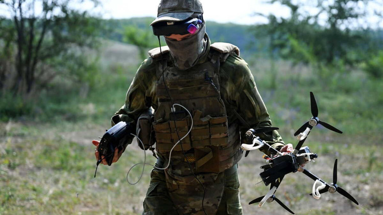 Daripada sebab-sebab di atas, terdapat sebab untuk meragui peranan sebenar senapang penembak tepat pertempuran jarak dekat jenis SVD dalam peperangan akan datang, apabila era UAV berkuasa. Ia mungkin masih boleh memainkan peranan dalam situasi pertempuran tertentu, tetapi secara umum, ia juga telah menamatkan misi sejarahnya. (sumber foto: Kajian Tentera, Wikipedia, TASS). 18.jpg