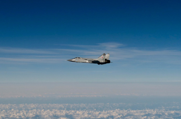 Selon la porte-parole de l'OTAN, Allison Hart, des avions de chasse russes MiG-31 ont violé les espaces aériens estonien et polonais et ont volé pendant plus de 12 minutes. Les forces aériennes italiennes, suédoises et allemandes ont fourni un soutien, notamment des avions de chasse F-35, Typhoon et JAS-39CD, pour les intercepter. 5-4613.jpg