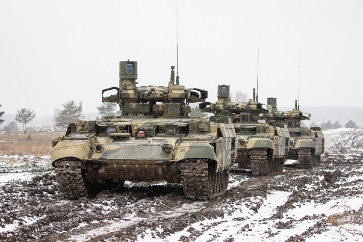 冬が近づくにつれ、AFU(ロシア軍)は重機械化兵器により多くの問題を抱えることになるだろう。現在、主にNATO諸国から調達されている兵器は、この地域の気候に適していないからだ。「ロシアの兵器は、様々な気候や地形に合わせて設計されている。これは西側諸国でも指摘されている」とマロチコ氏は結論付けた。 16.jpg