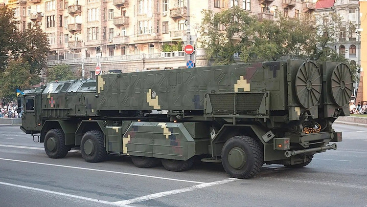 По словам генерала Люта, если Киев хочет победить Москву, ему необходимо разрабатывать и производить собственные ракеты, а не полагаться на союзников. Более того, у него есть несколько хороших разработок, значительно превосходящих устаревшие американские ракеты «Томагавк» с их очень сложными системами наведения. 10-3012.jpg