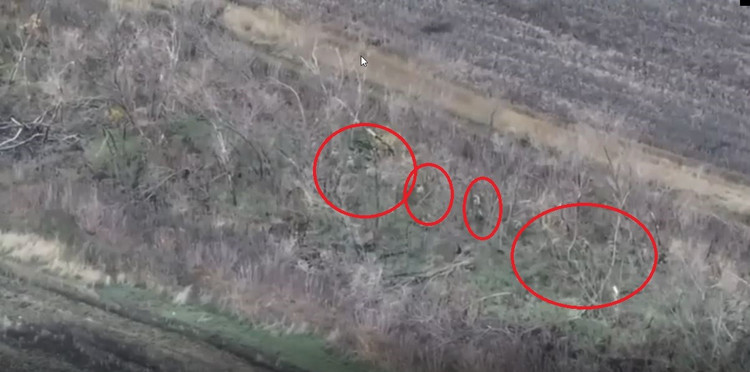 វីដេអូនៃកងទ័ពអ៊ុយក្រែនដែលដកខ្លួនចេញពីទីក្រុង Pokrovsk ត្រូវបានគេបង្ហោះតាមអ៊ីនធឺណិត។ យន្តហោះគ្មានមនុស្សបើកឈ្លបយកការណ៍របស់រុស្ស៊ីបានប្រទះឃើញជួរកងទ័ពអ៊ុយក្រែនដែលដកខ្លួនចេញពីទីក្រុង Pokrovsk ក្នុងជួរតែមួយ ហើយនៅពេលដែលទាហានអ៊ុយក្រែនទៅដល់តំបន់ស្ទាក់ចាប់ កាំភ្លើងត្បាល់របស់វិទ្យុអាស៊ីសេរីបានបើកការបាញ់ប្រហារ។ 12-2485.jpg