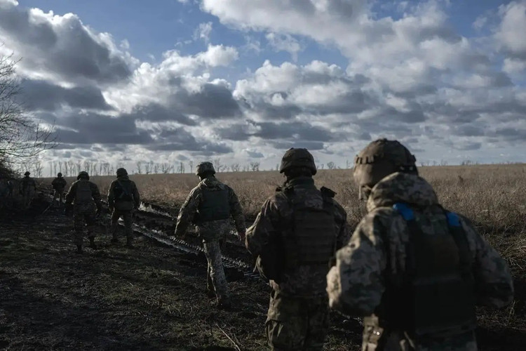 Las Crónicas Militares publicaron un informe que indica que, en el frente de Pokrovsk, el Grupo Central de Fuerzas de la RFAF libra las últimas batallas por la zona clave de concentración de Pokrovsk: Mirnograd. La situación de las fuerzas de defensa ucranianas en la zona se está volviendo crítica rápidamente. 5.jpg