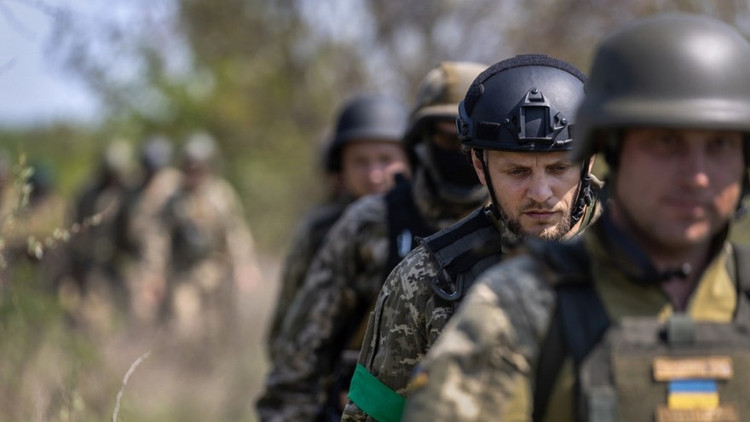Les dernières nouvelles de la chaîne allemande ont confirmé l'incursion massive des Russes à l'est de Mirnograd, et il semble que les rumeurs d'un retrait ukrainien soient fondées. La chaîne ukrainienne Petrenko a publié un article plus prudent : « À l'ouest de la ville, les troupes russes ont filmé leurs soldats hissant un drapeau de la victoire sur le village de Molodetske et annonçant leur capture. » 9-5739.jpg