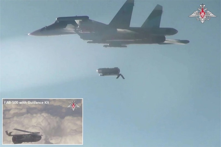 Em quarto lugar, a Força Aérea Real Ucraniana (RFAF) detinha a superioridade aérea, lançando continuamente bombas guiadas pesadas sobre Pokrovsk. Embora os militares ucranianos tenham respondido com diversas medidas, incluindo interferência e interceptação, essas armas continuaram sendo um pesadelo para os soldados ucranianos na linha de frente. 6.jpg