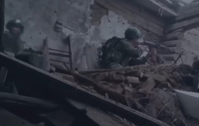 ຫຼັງຈາກບຸກເຂົ້າໄປໃນຕໍາແຫນ່ງ AFU, ເກົາຫຼີເຫນືອໄດ້ເລີ່ມຕົ້ນທີ່ຈະເກັບກູ້ຊາວຢູເຄຣນໂດຍເຮືອນ. ກໍາລັງຢູເຄຣນທີ່ປະຈໍາການຢູ່ໃນເມືອງ Plekhovo ຍັງເປັນພວກຊັ້ນສູງ, ແຕ່ພວກເຂົາບໍ່ເກັ່ງໃນການສູ້ຮົບຢ່າງໃກ້ຊິດແລະຖືກທໍາລາຍຢ່າງຕໍ່ເນື່ອງໃນການສູ້ຮົບ. 15.jpg