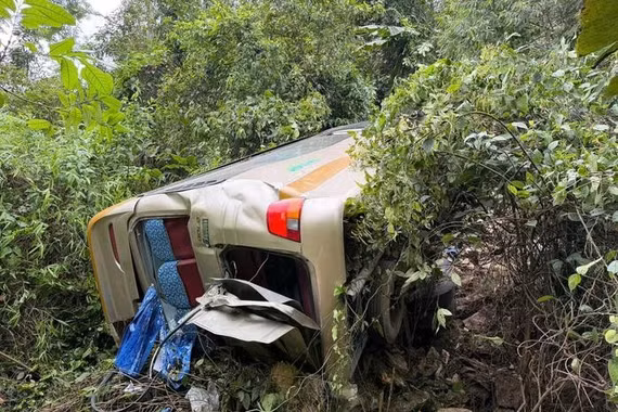 Tin mới vụ xe khách lao xuống vực ở Sơn La, nhiều người thương vong