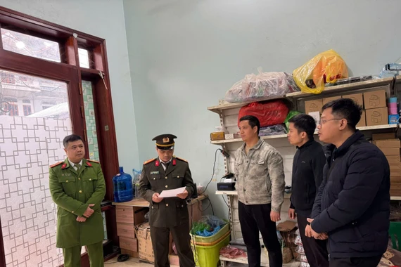 Phá đường dây mua bán vũ khí ngụy trang 'súng thông bồn cầu' tại Phú Thọ