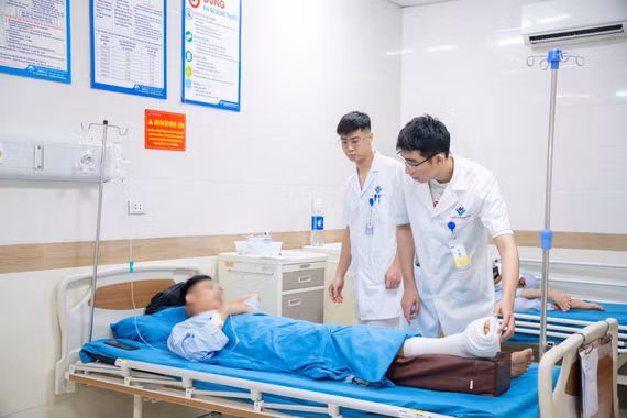 Hai ca phẫu thuật xuyên đêm sau vụ tai nạn trên cao tốc Tuyên Quang - Phú Thọ