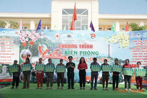 Chương trình Xuân biên phòng 2026 tại Lâm Đồng mang yêu thương đến người dân