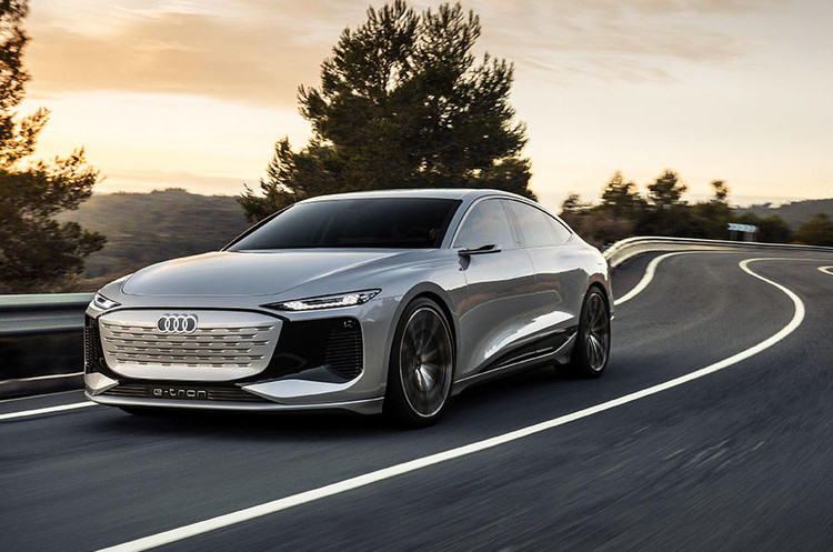 Mẫu sedan điện có khả năng sạc nhanh 800 V và gói pin dung lượng 100 kWh, cho tầm hoạt động 644 km.