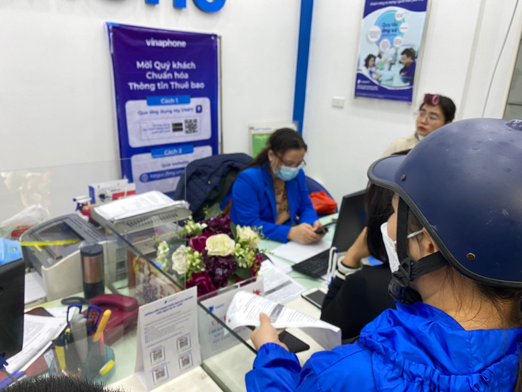 Bảng hướng dẫn cập nhật thông tin thuê bao được các nhà mạng thông báo trên trang chủ và tại các quầy giao dịch tiện cho khách hàng tham khảo.