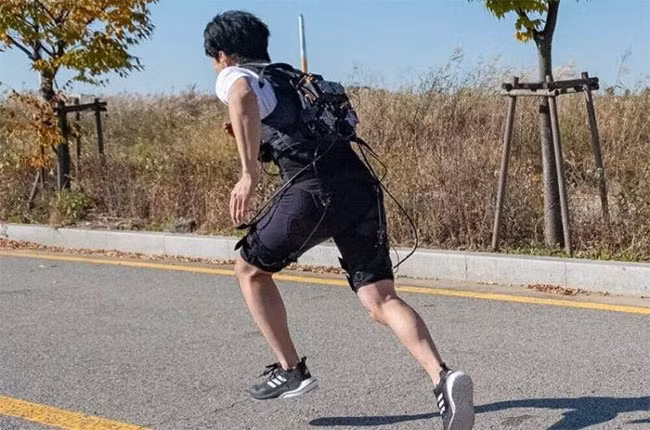 Thiết bị này giúp việc mang vác nặng nề trở nên nhẹ nhàng hơn. (Ảnh: O.C).