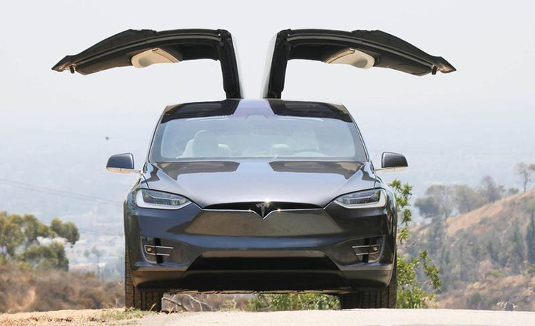 Xe tesla model x.