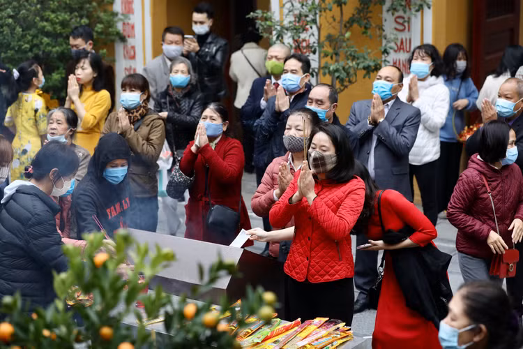 Người dân đi lễ chùa ngày đầu năm - Ảnh:internet Người dân đi lễ chùa ngày đầu năm - Ảnh:internet