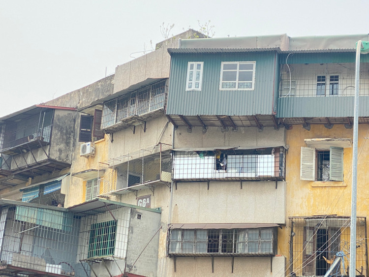 Dù được xác định là nhà nguy hiểm cấp độ D, nhưng hiện nay 21 hộ dân sẽ không chịu di dời khỏi nơi này vì nhiều lý do khác nhau.