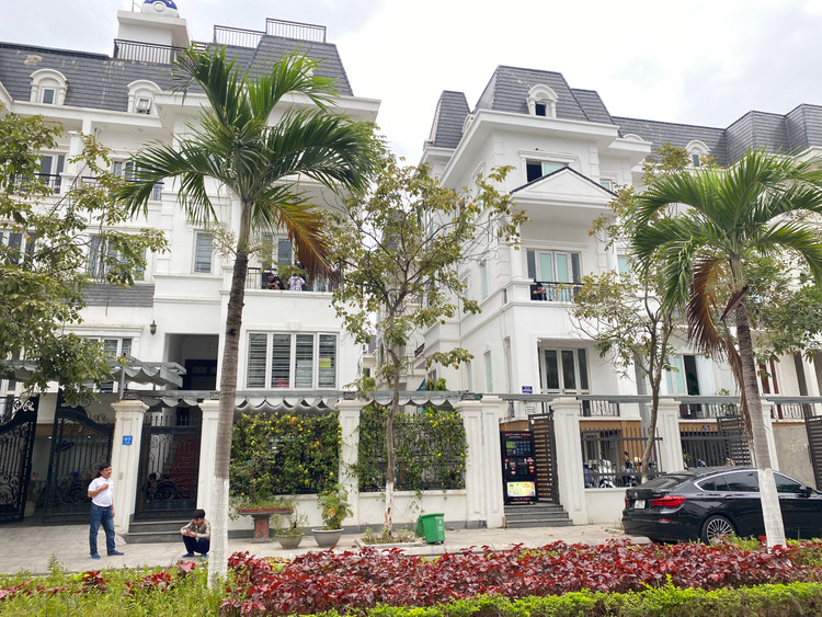 Những căn biệt thự đã có người ở thường được cho thuê để kinh doanh, doanh nghiệp thuê để làm việc.