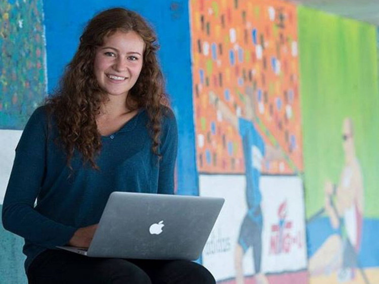 Alexandra Andrésen 26 tuổi, quốc tịch Na Uy, giá trị ròng: 1,5 tỷ USD. Alexandra và em gái Katharina Andrésen đều sở hữu 42% (mỗi người) cổ phần trong công ty đầu tư Ferd. Cả hai đều không tham gia vào công việc tại Ferd. Alexandra hiện là là nhà vô địch cấp cơ sở trong môn cưỡi ngựa và trực tiếp điều hành một cơ sở huấn luyện và chăn nuôi ngựa cao cấp. Ảnh: internet.