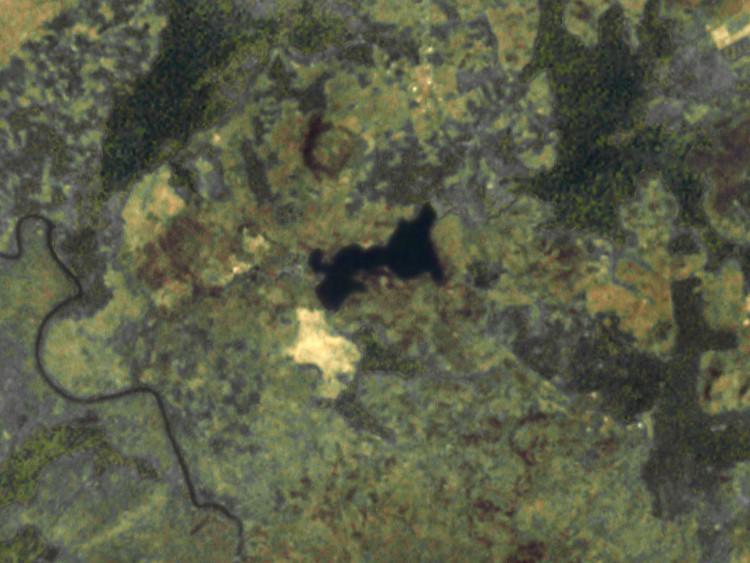 Hồ Monoun (Cameroon): Nằm ở vùng núi lửa Oku, hồ Monoun là một trong ba hồ nước trên trái đất tích trữ một lượng lớn khí CO2 độc hại có khả năng gây chết người. Tháng 8/1984, một vụ phun trào khí gas tại hồ Monoun (Cameroon) cũng giết chết 37 người.