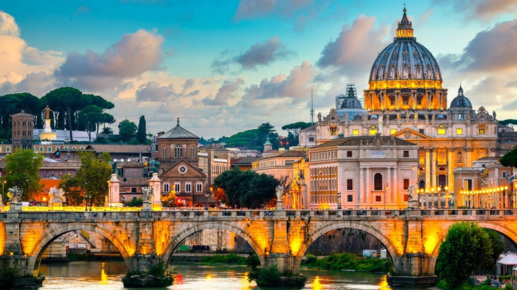 Rome (Italy) có một số điểm tham quan lịch sử được tìm kiếm nhiều nhất trên thế giới. Từ đấu trường La Mã đến nhà thờ St Peter, đền Pantheon và đài phun nước Trevi, những công trình kiến trúc khiến du khách kinh ngạc. Ngoài ra, Rome cũng có rất nhiều bảo tàng thú vị, nhà thờ, phòng trưng bày nghệ thuật và lâu đài. Ảnh: Tasting Table.